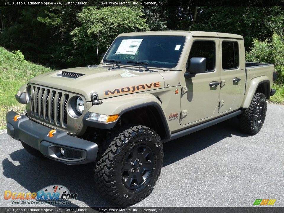 Front 3/4 View of 2020 Jeep Gladiator Mojave 4x4 Photo #2