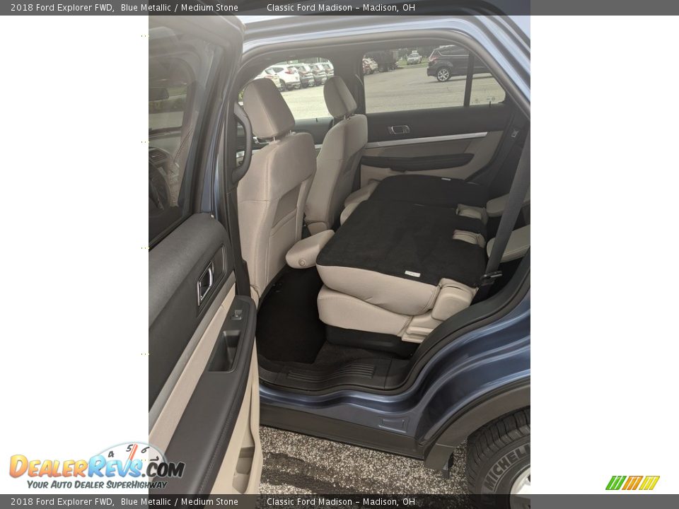 2018 Ford Explorer FWD Blue Metallic / Medium Stone Photo #5