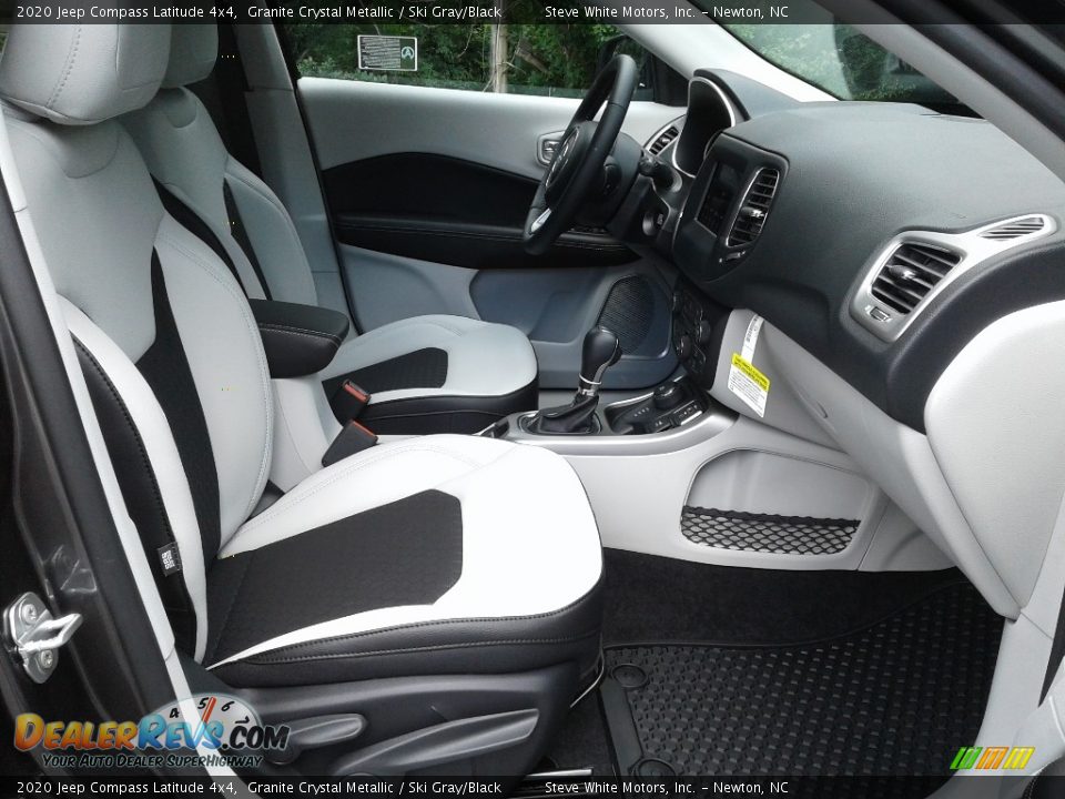 2020 Jeep Compass Latitude 4x4 Granite Crystal Metallic / Ski Gray/Black Photo #16