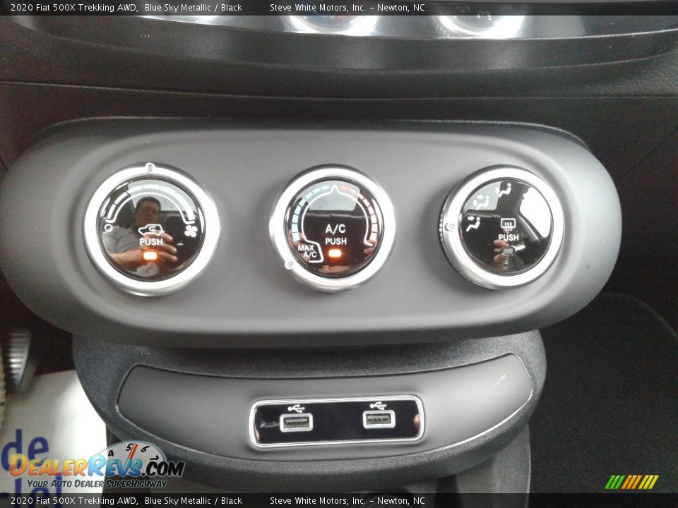Controls of 2020 Fiat 500X Trekking AWD Photo #26