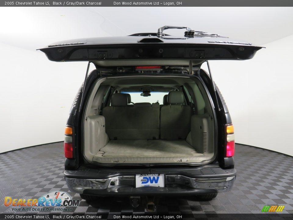 2005 Chevrolet Tahoe LS Black / Gray/Dark Charcoal Photo #16