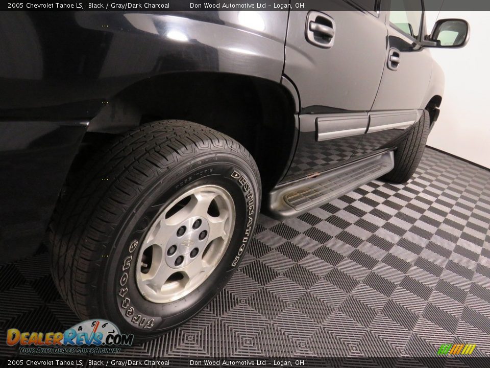 2005 Chevrolet Tahoe LS Black / Gray/Dark Charcoal Photo #19