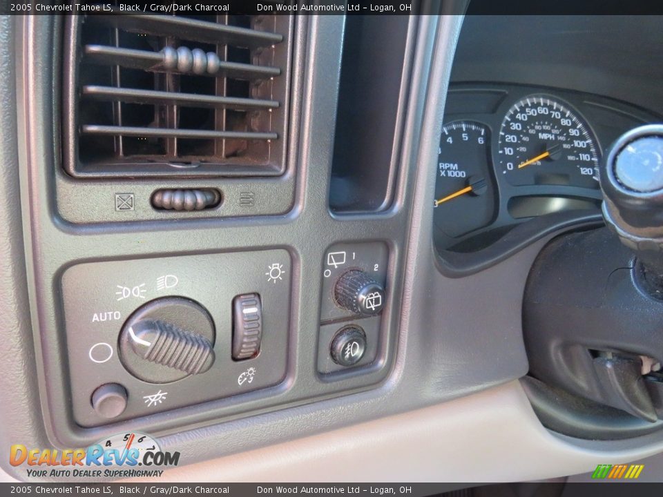 2005 Chevrolet Tahoe LS Black / Gray/Dark Charcoal Photo #22