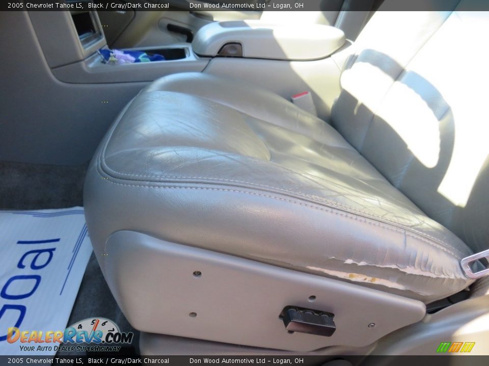 2005 Chevrolet Tahoe LS Black / Gray/Dark Charcoal Photo #23