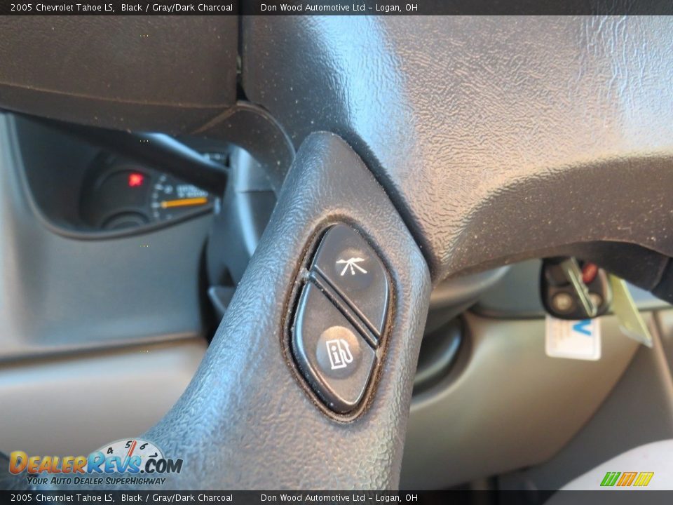 2005 Chevrolet Tahoe LS Black / Gray/Dark Charcoal Photo #28