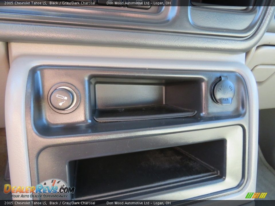 2005 Chevrolet Tahoe LS Black / Gray/Dark Charcoal Photo #32