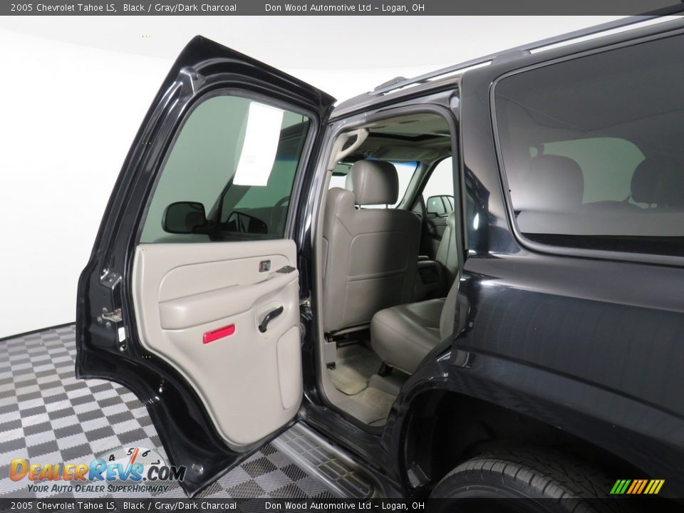2005 Chevrolet Tahoe LS Black / Gray/Dark Charcoal Photo #36