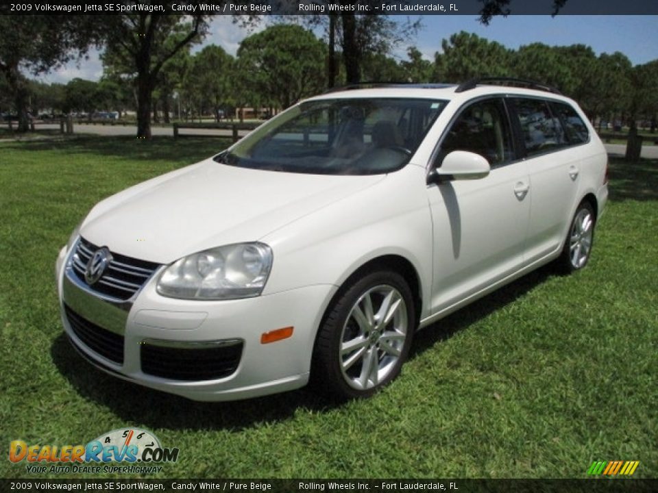 2009 Volkswagen Jetta SE SportWagen Candy White / Pure Beige Photo #1