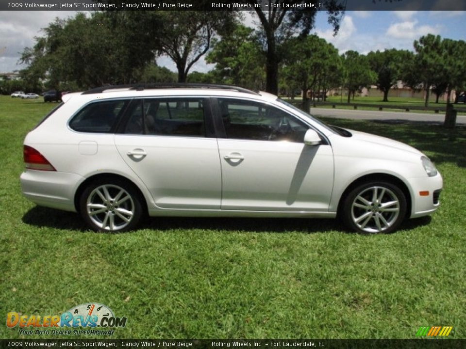 2009 Volkswagen Jetta SE SportWagen Candy White / Pure Beige Photo #11
