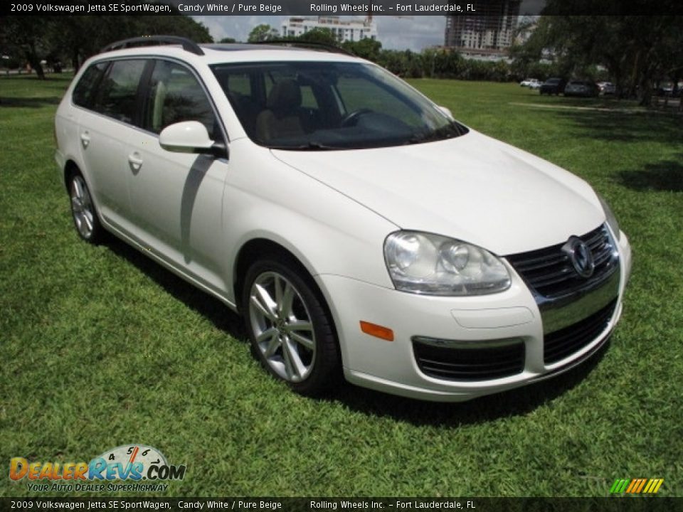 2009 Volkswagen Jetta SE SportWagen Candy White / Pure Beige Photo #13
