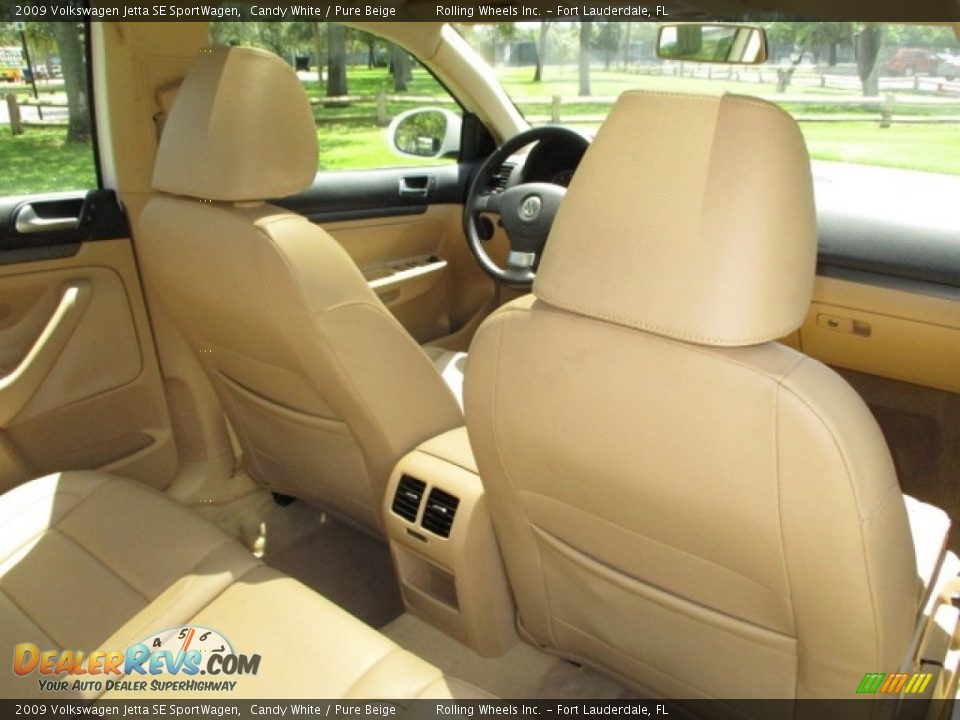 2009 Volkswagen Jetta SE SportWagen Candy White / Pure Beige Photo #16