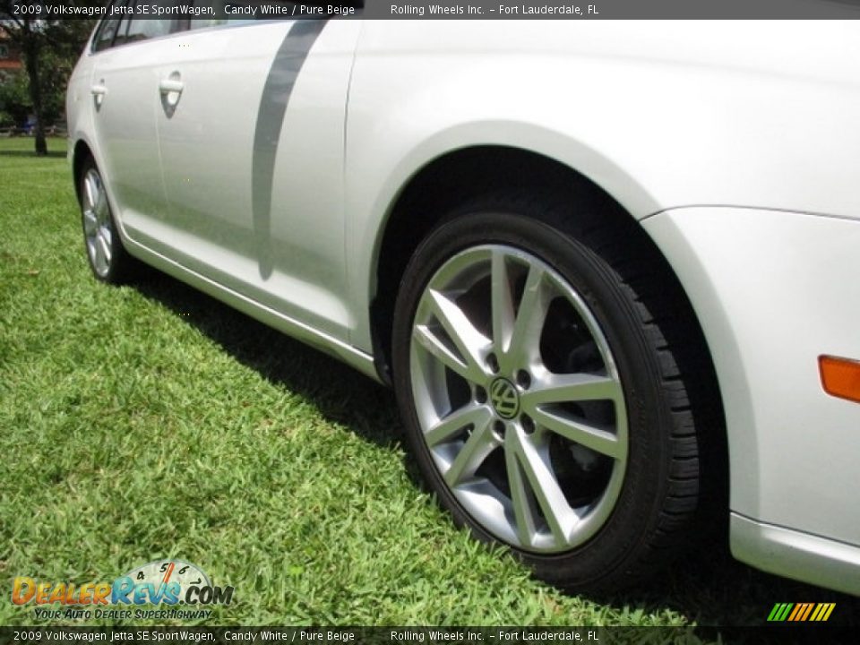 2009 Volkswagen Jetta SE SportWagen Candy White / Pure Beige Photo #19