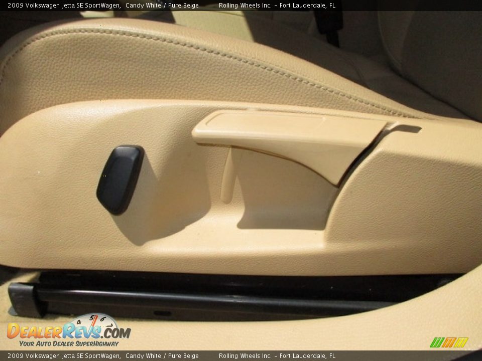 2009 Volkswagen Jetta SE SportWagen Candy White / Pure Beige Photo #21