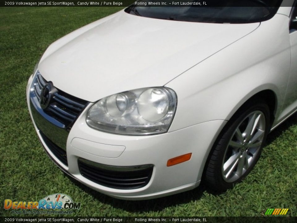 2009 Volkswagen Jetta SE SportWagen Candy White / Pure Beige Photo #22