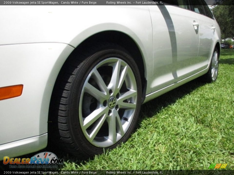 2009 Volkswagen Jetta SE SportWagen Candy White / Pure Beige Photo #26