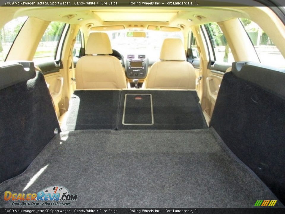 2009 Volkswagen Jetta SE SportWagen Candy White / Pure Beige Photo #27