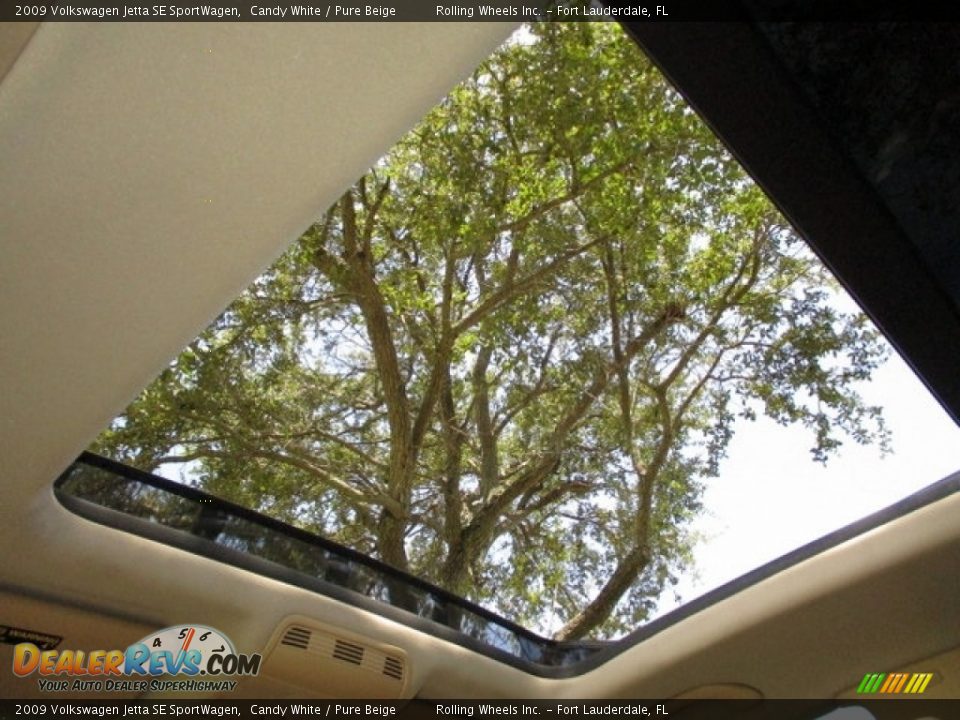 2009 Volkswagen Jetta SE SportWagen Candy White / Pure Beige Photo #28