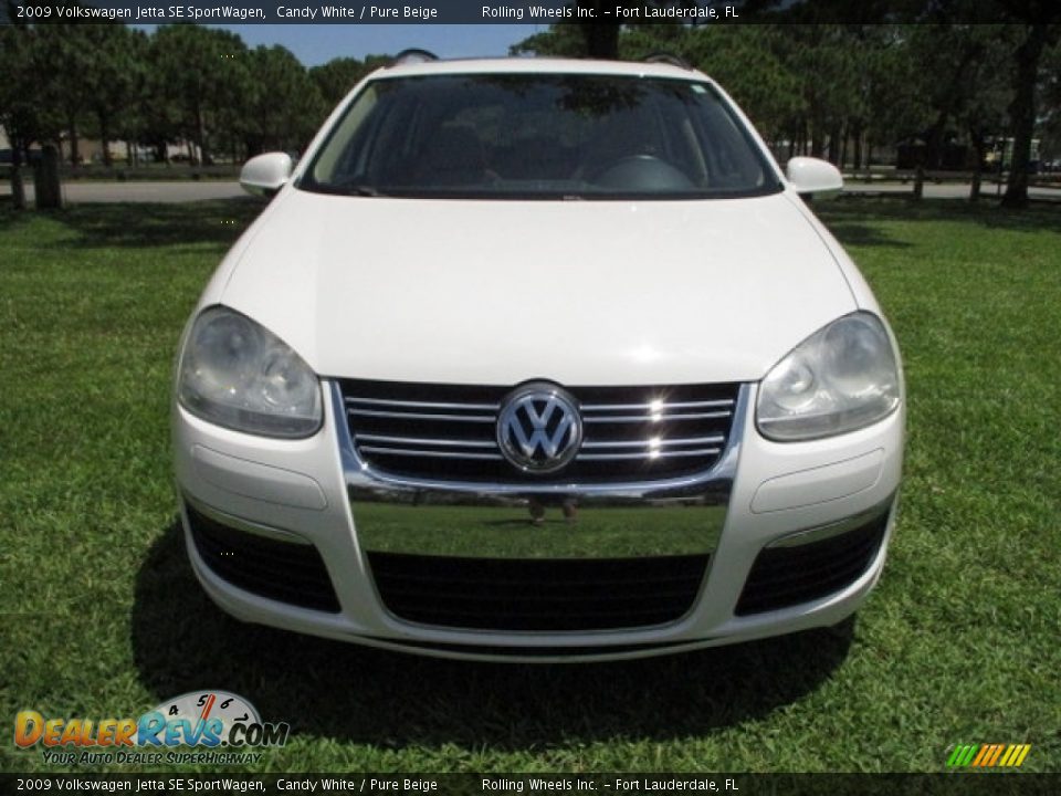 2009 Volkswagen Jetta SE SportWagen Candy White / Pure Beige Photo #30