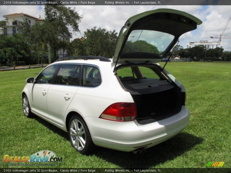 2009 Volkswagen Jetta SE SportWagen Candy White / Pure Beige Photo #32