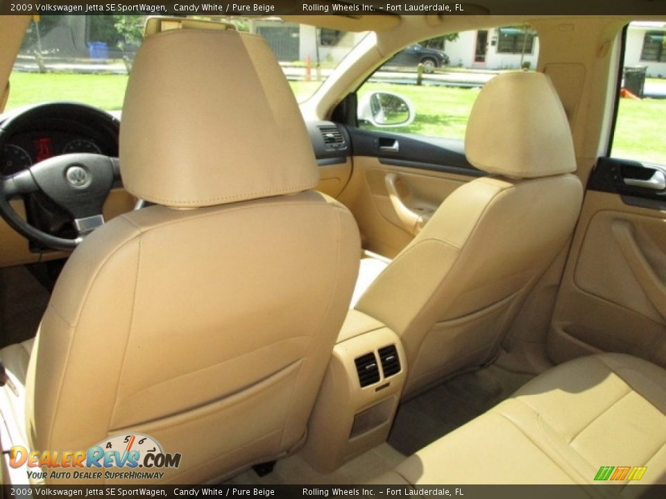 2009 Volkswagen Jetta SE SportWagen Candy White / Pure Beige Photo #33