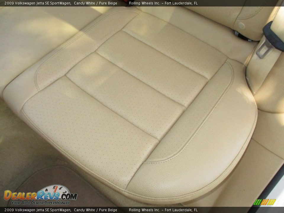 2009 Volkswagen Jetta SE SportWagen Candy White / Pure Beige Photo #35