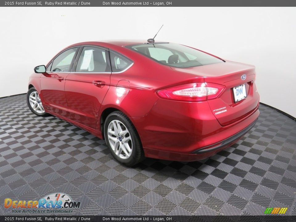 2015 Ford Fusion SE Ruby Red Metallic / Dune Photo #11