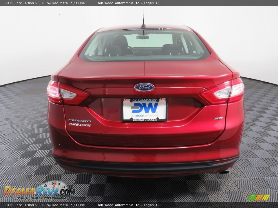 2015 Ford Fusion SE Ruby Red Metallic / Dune Photo #12