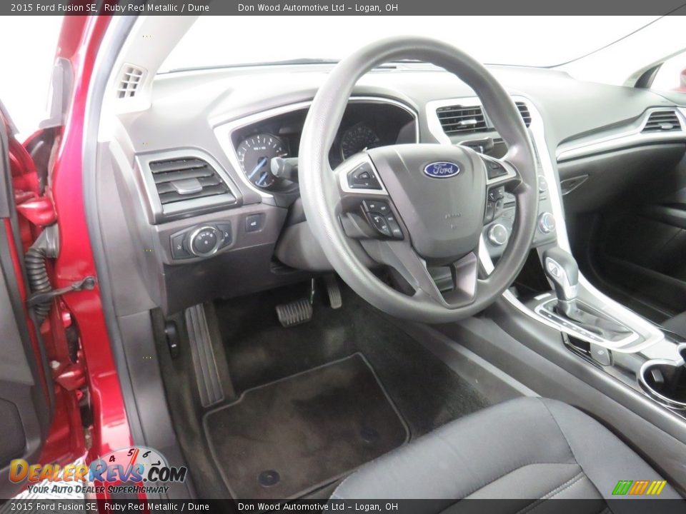 2015 Ford Fusion SE Ruby Red Metallic / Dune Photo #28