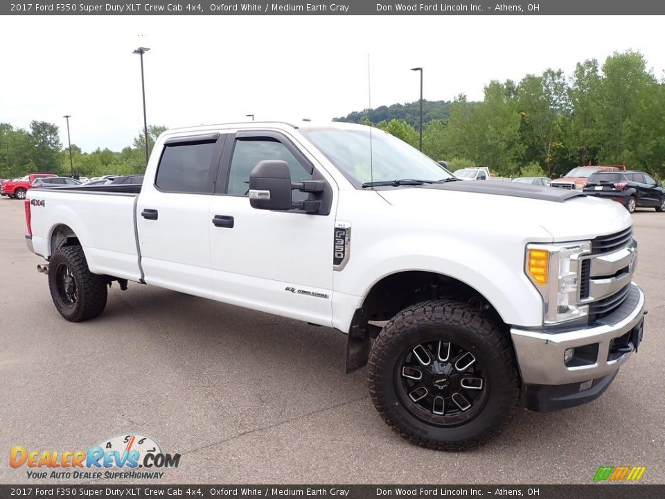 2017 Ford F350 Super Duty XLT Crew Cab 4x4 Oxford White / Medium Earth Gray Photo #2