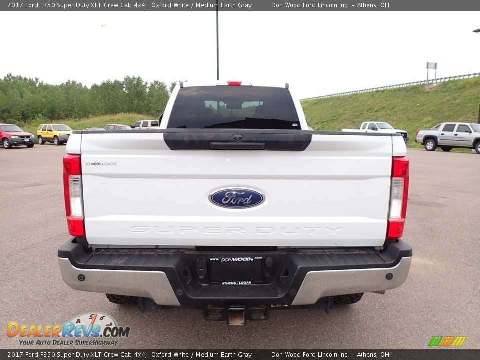 2017 Ford F350 Super Duty XLT Crew Cab 4x4 Oxford White / Medium Earth Gray Photo #9