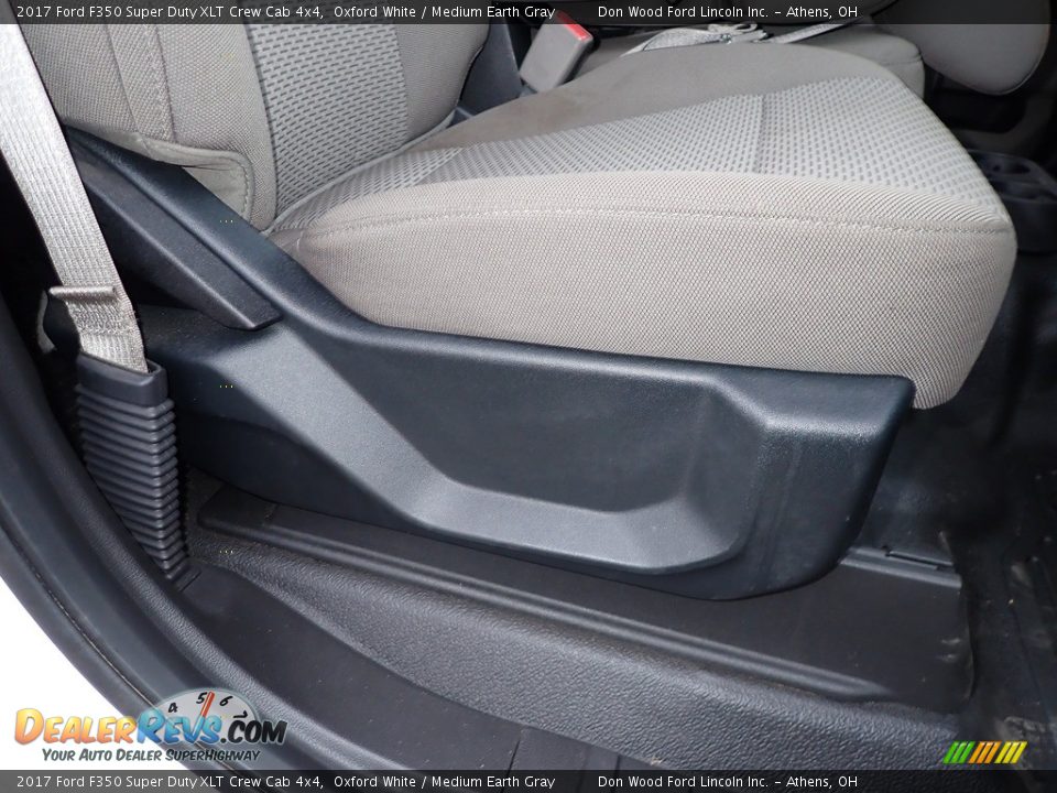 Front Seat of 2017 Ford F350 Super Duty XLT Crew Cab 4x4 Photo #20