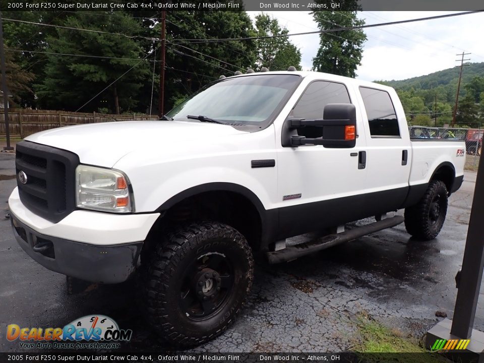 2005 Ford F250 Super Duty Lariat Crew Cab 4x4 Oxford White / Medium Flint Photo #7
