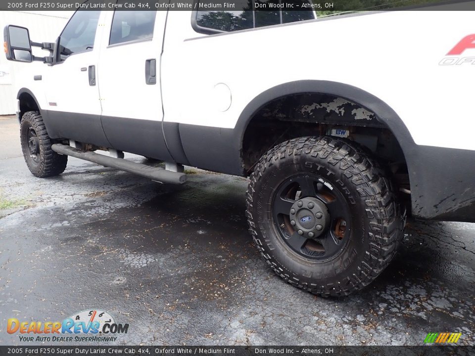 2005 Ford F250 Super Duty Lariat Crew Cab 4x4 Oxford White / Medium Flint Photo #10
