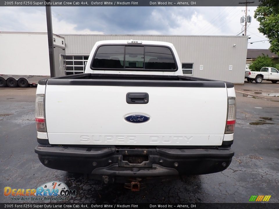 2005 Ford F250 Super Duty Lariat Crew Cab 4x4 Oxford White / Medium Flint Photo #11