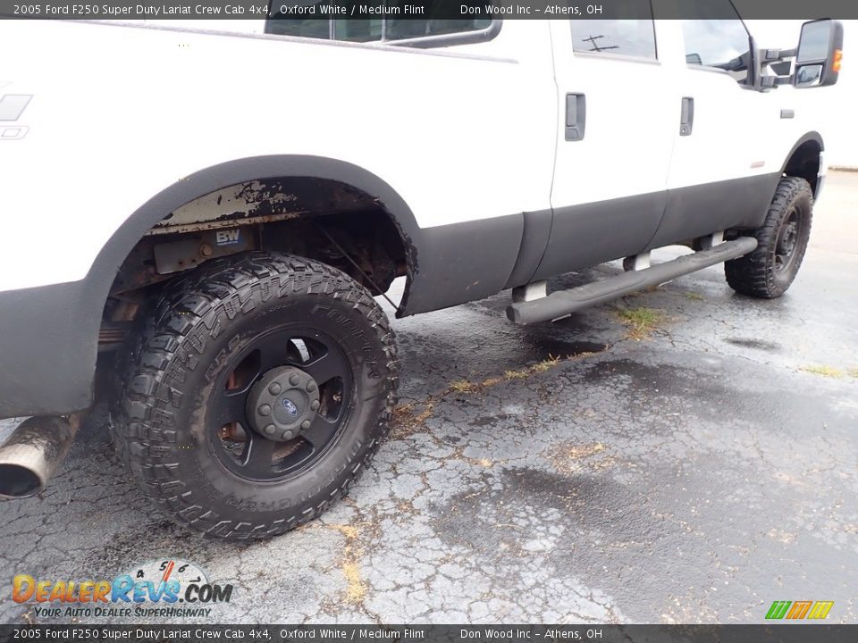 2005 Ford F250 Super Duty Lariat Crew Cab 4x4 Oxford White / Medium Flint Photo #13