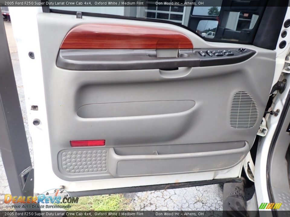 2005 Ford F250 Super Duty Lariat Crew Cab 4x4 Oxford White / Medium Flint Photo #14