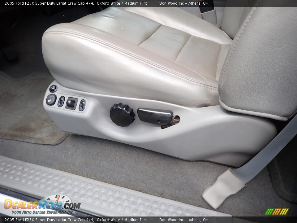 2005 Ford F250 Super Duty Lariat Crew Cab 4x4 Oxford White / Medium Flint Photo #15