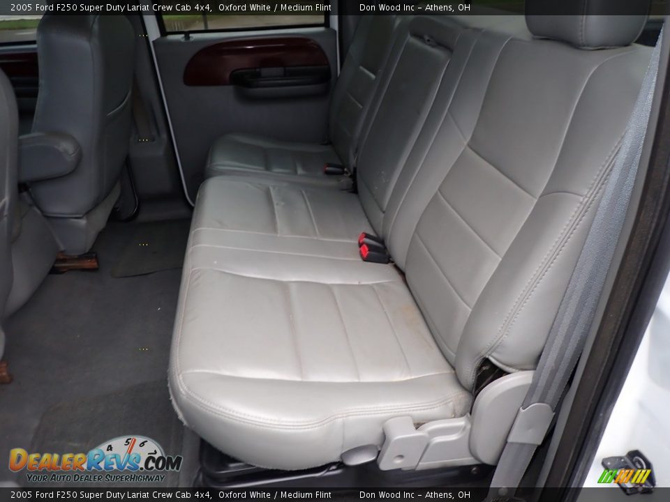 2005 Ford F250 Super Duty Lariat Crew Cab 4x4 Oxford White / Medium Flint Photo #19