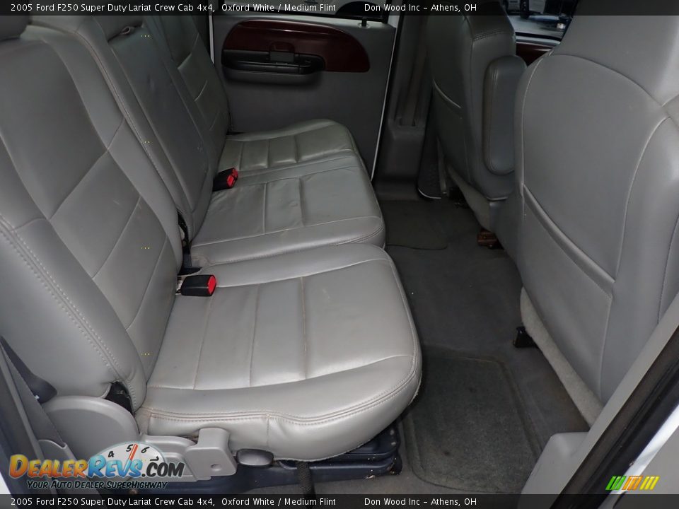 2005 Ford F250 Super Duty Lariat Crew Cab 4x4 Oxford White / Medium Flint Photo #21