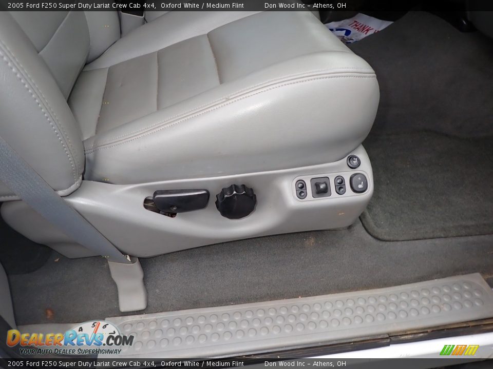 2005 Ford F250 Super Duty Lariat Crew Cab 4x4 Oxford White / Medium Flint Photo #23