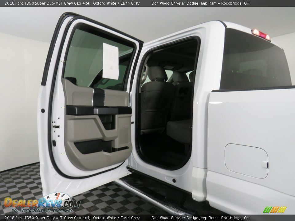 2018 Ford F350 Super Duty XLT Crew Cab 4x4 Oxford White / Earth Gray Photo #24