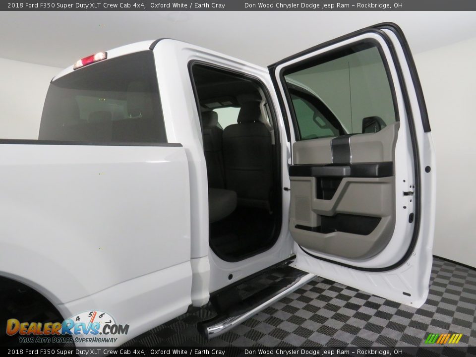 2018 Ford F350 Super Duty XLT Crew Cab 4x4 Oxford White / Earth Gray Photo #28