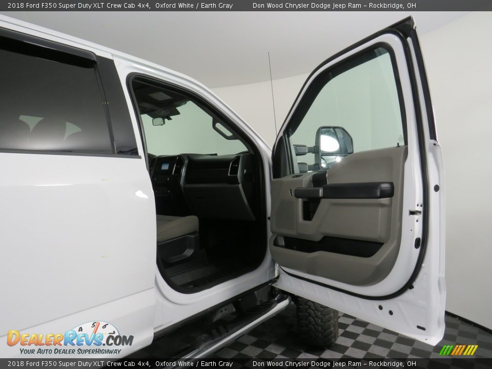 2018 Ford F350 Super Duty XLT Crew Cab 4x4 Oxford White / Earth Gray Photo #30