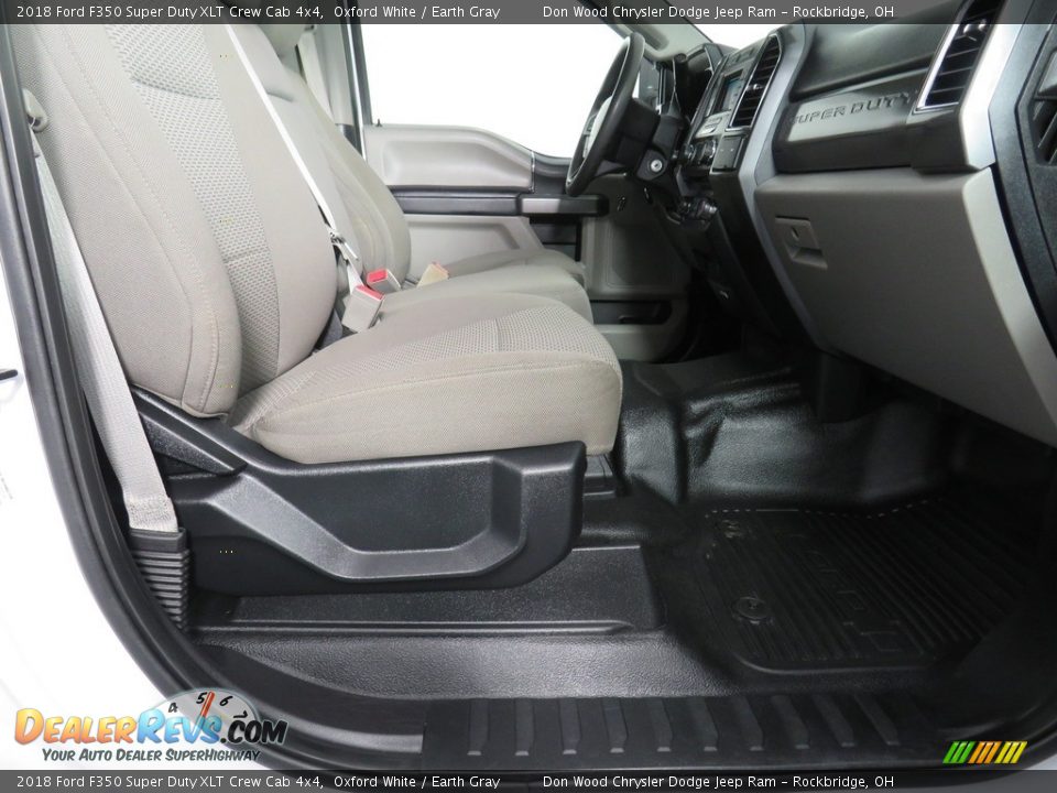 2018 Ford F350 Super Duty XLT Crew Cab 4x4 Oxford White / Earth Gray Photo #31