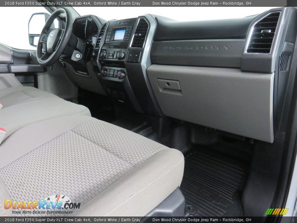 2018 Ford F350 Super Duty XLT Crew Cab 4x4 Oxford White / Earth Gray Photo #32