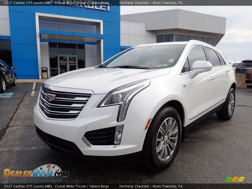 2017 Cadillac XT5 Luxury AWD Crystal White Tricoat / Sahara Beige Photo #2