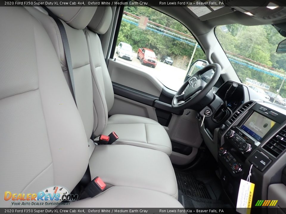 2020 Ford F350 Super Duty XL Crew Cab 4x4 Oxford White / Medium Earth Gray Photo #11