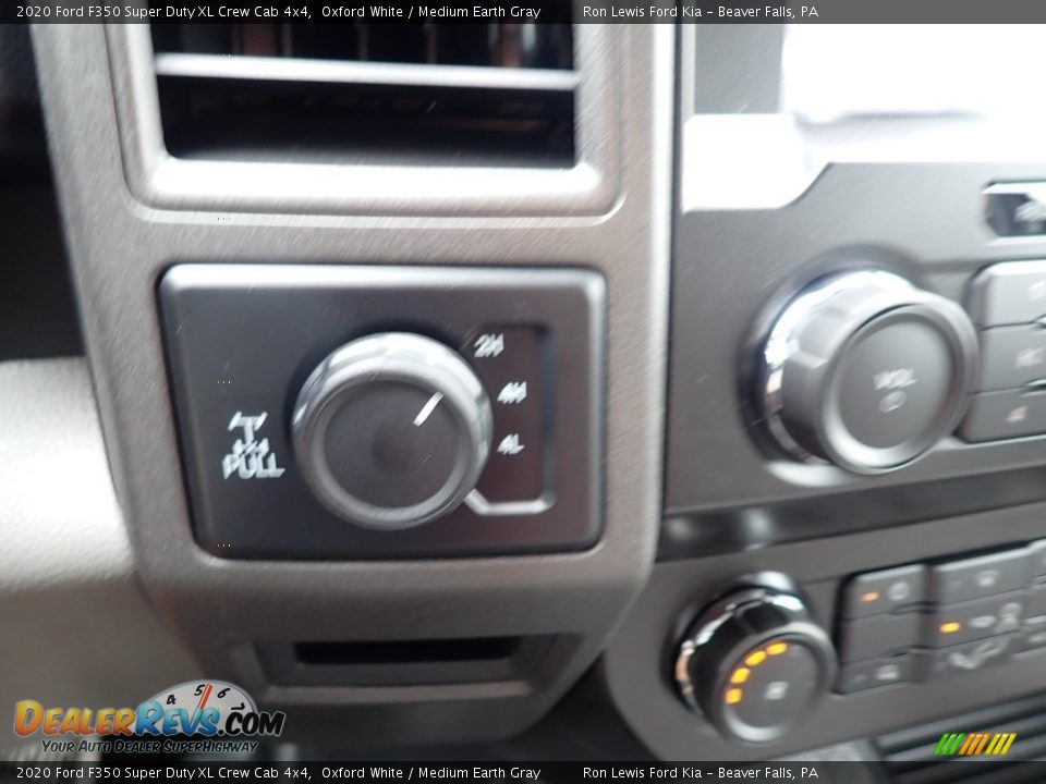 2020 Ford F350 Super Duty XL Crew Cab 4x4 Oxford White / Medium Earth Gray Photo #20