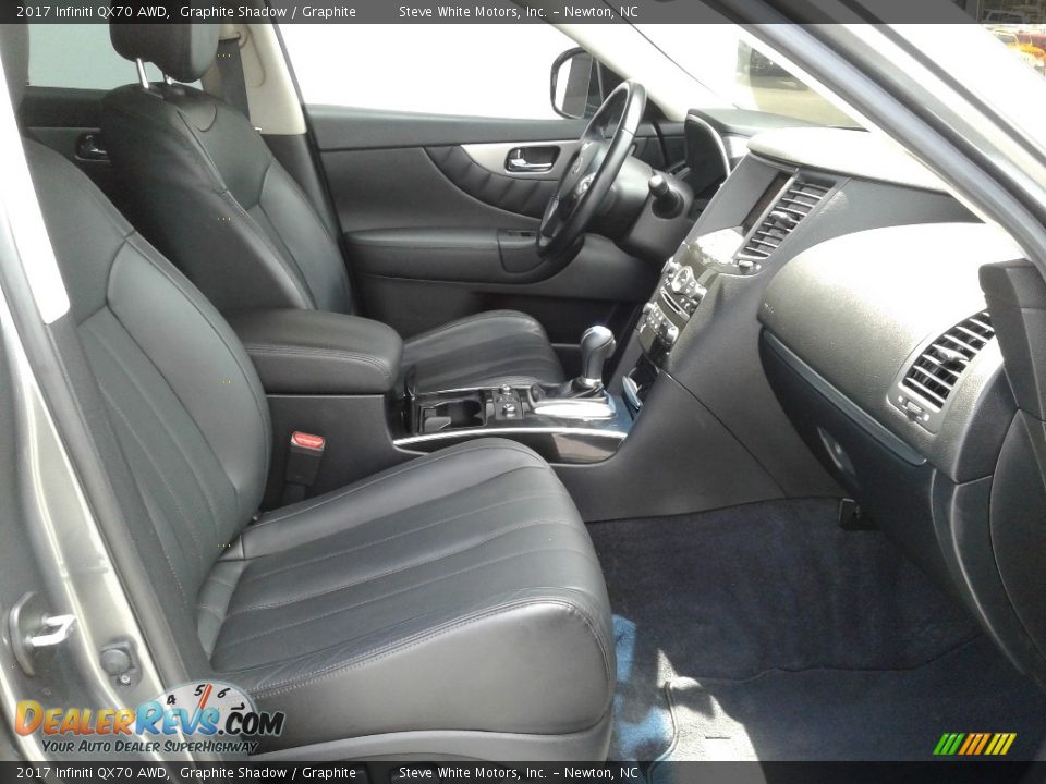 Front Seat of 2017 Infiniti QX70 AWD Photo #16