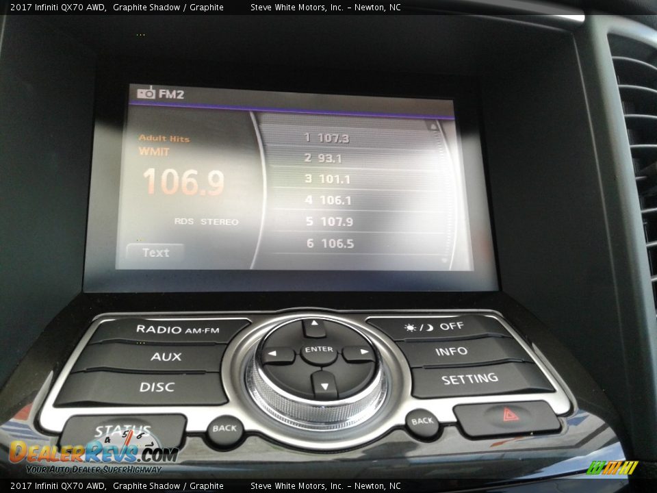 Controls of 2017 Infiniti QX70 AWD Photo #21